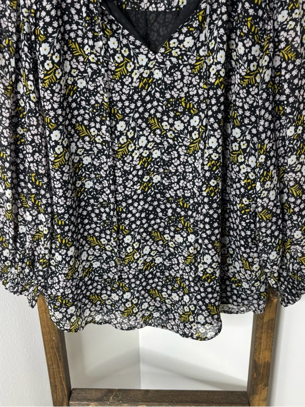 Loft Black Floral V-Neck Long Sleeve Blouse Size S